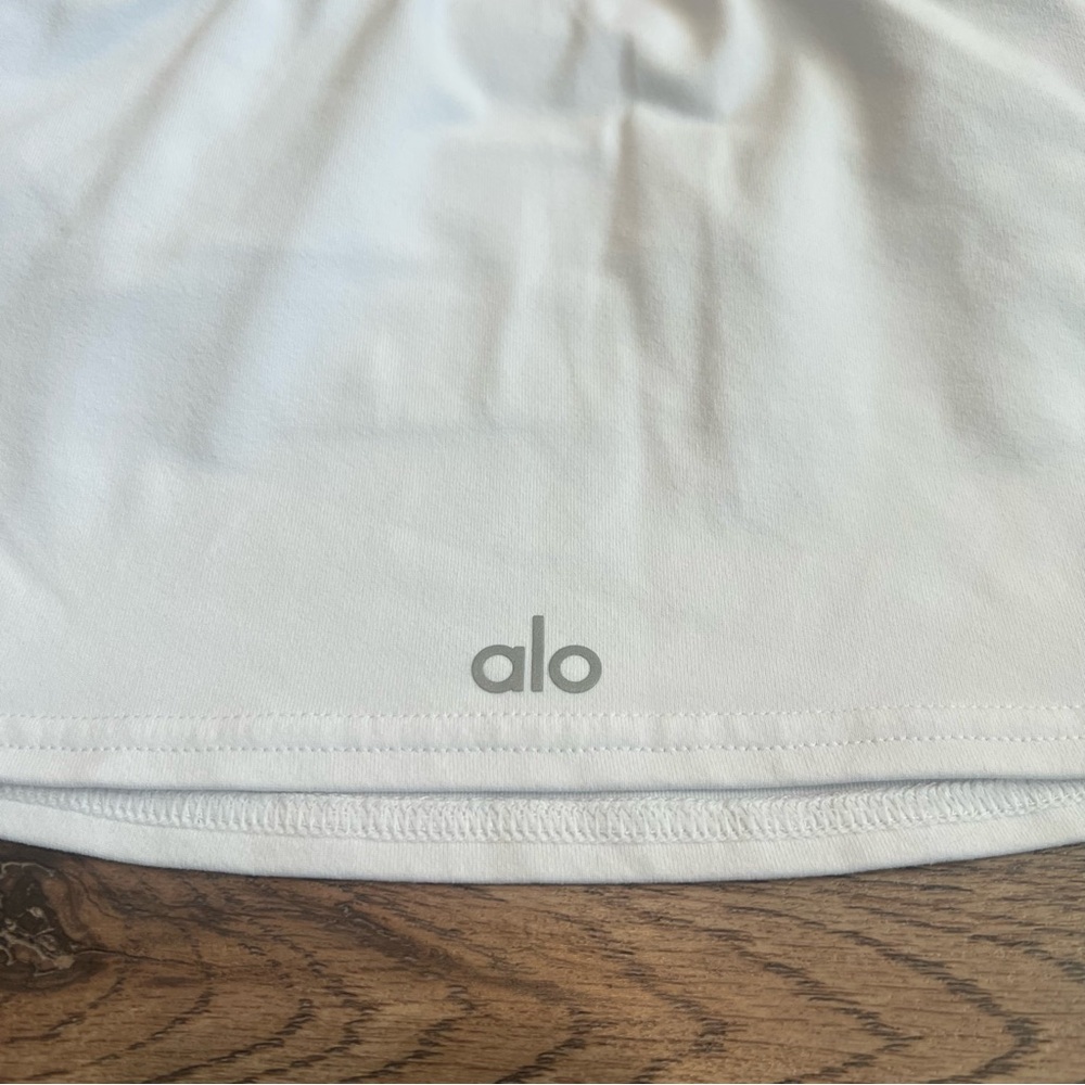 Alo Yoga Airbrush Real Bra Tank White Size Small Athleisure Pilates Workout - Picture 6 of 6